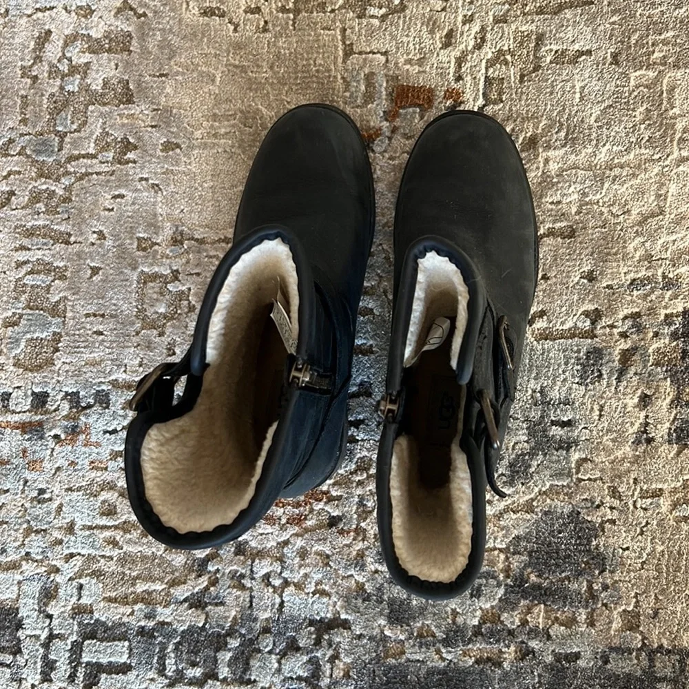 Ugg Chaney Boots - Picture 10 of 13